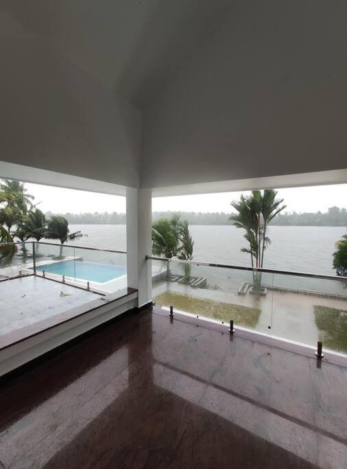 Riveria Portico - River Side 6 Bedroom Private Pool Bungalow North Paravur Exterior foto