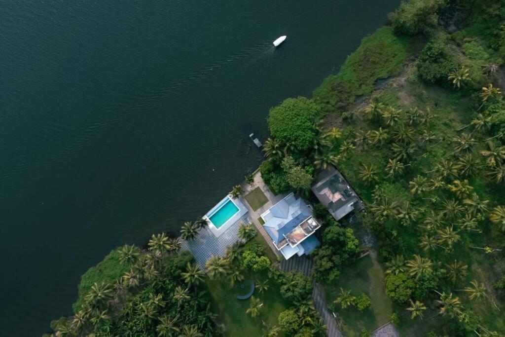 Riveria Portico - River Side 6 Bedroom Private Pool Bungalow North Paravur Exterior foto
