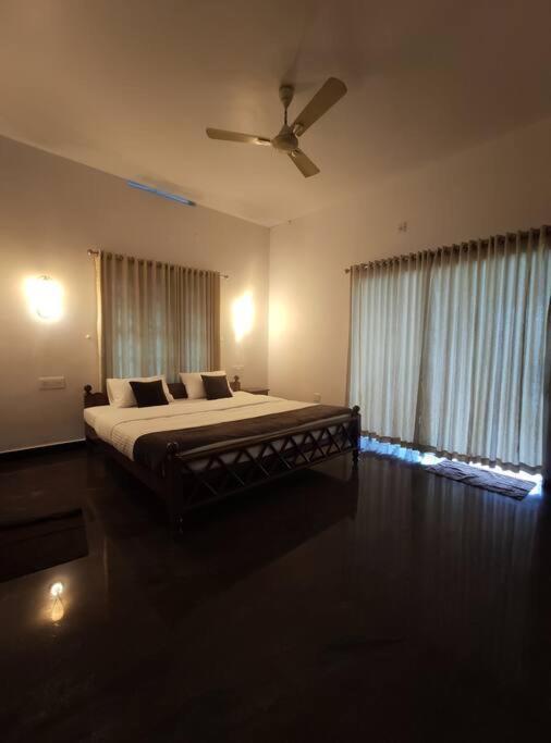 Riveria Portico - River Side 6 Bedroom Private Pool Bungalow North Paravur Exterior foto
